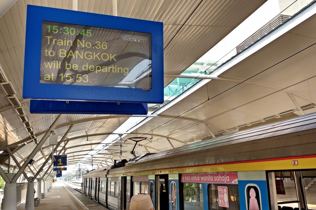 Taking the Penang (Butterworth) Bangkok Train 36 to get to Hua Hin